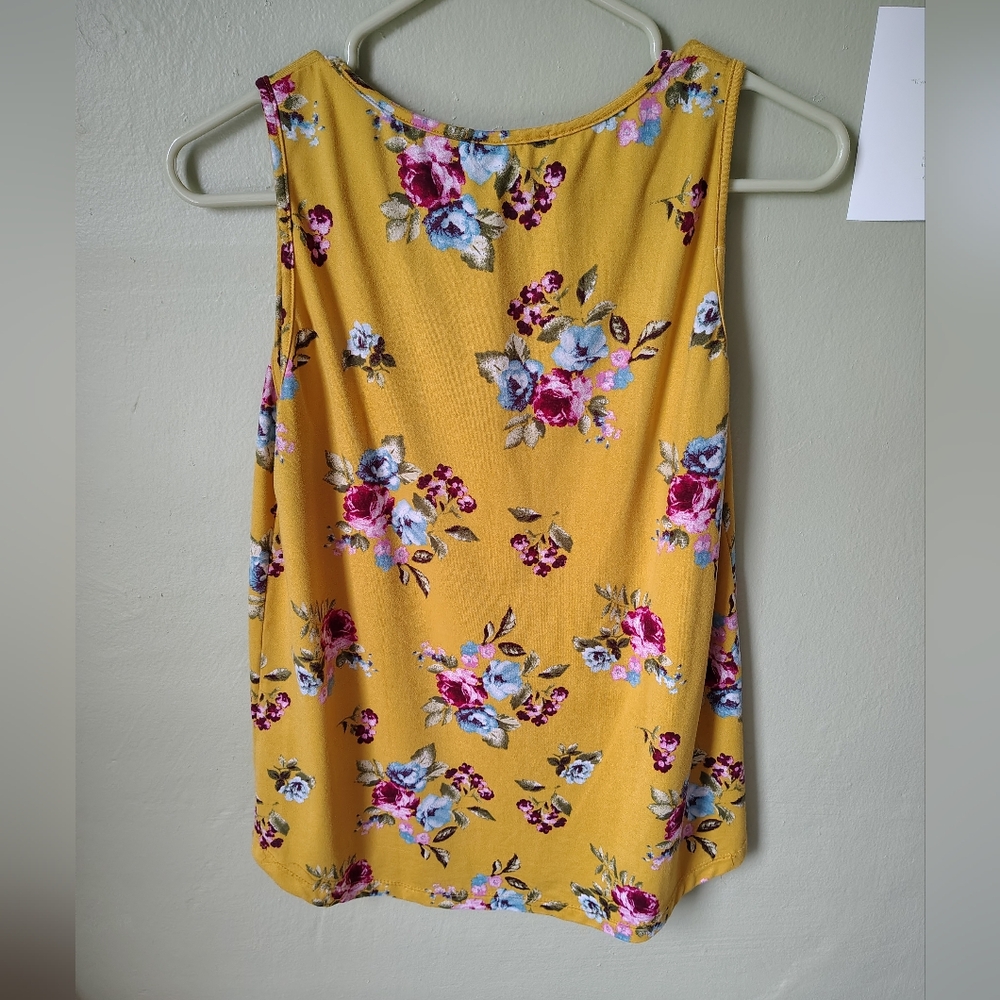 ☀️5/$25☀️ Staccato Women's Medium Yellow Floral Sleeveless Blouse - Picture 3 of 6